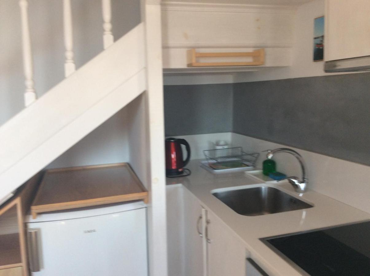 Amalia Harbor Apartment Chalki Town Ngoại thất bức ảnh