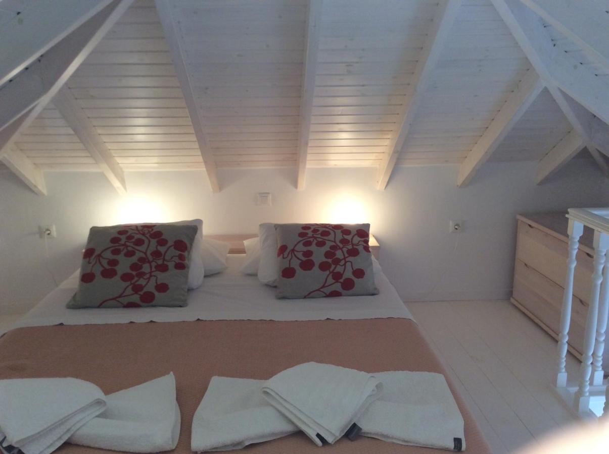 Amalia Harbor Apartment Chalki Town Ngoại thất bức ảnh