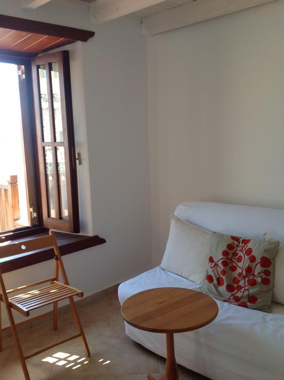 Amalia Harbor Apartment Chalki Town Ngoại thất bức ảnh