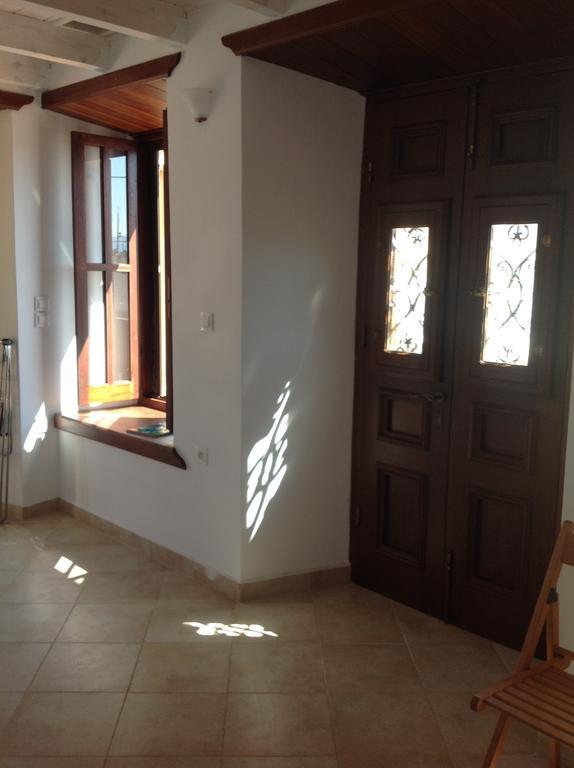 Amalia Harbor Apartment Chalki Town Ngoại thất bức ảnh