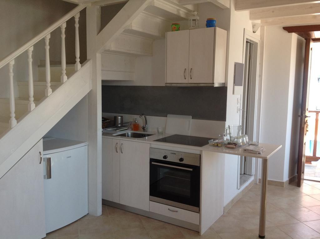 Amalia Harbor Apartment Chalki Town Ngoại thất bức ảnh